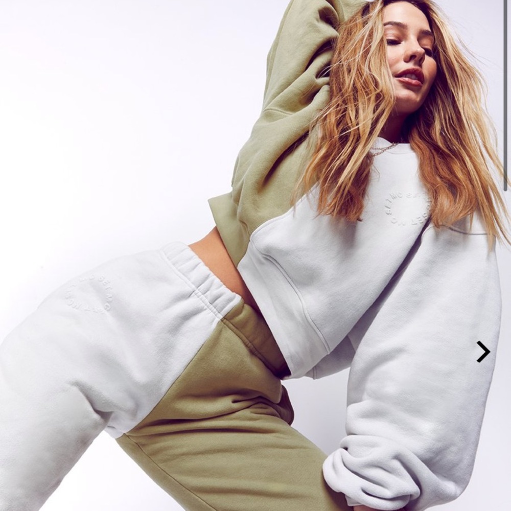 Set Active Sea Grass Sweat Set x Madelyn Cline